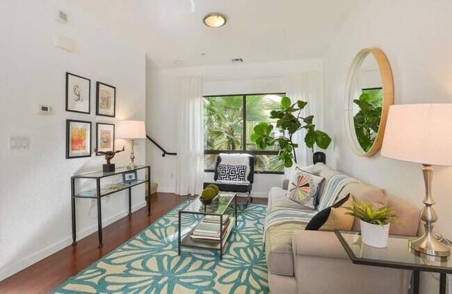 Building Photo - 802 Zephyr Dr