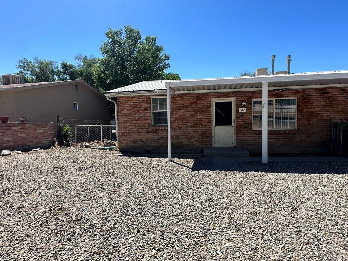 Primary Photo - Centrally located 2-bedroom 1 bathroom dup...