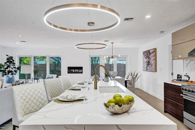 Building Photo - 3601 NE 25th Terrace