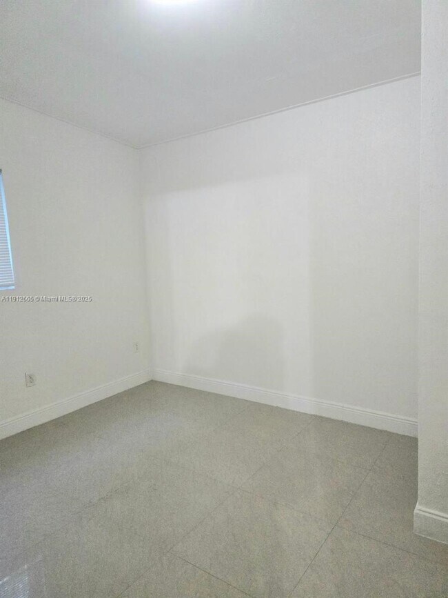 Building Photo - 3621 SW 47th Ave