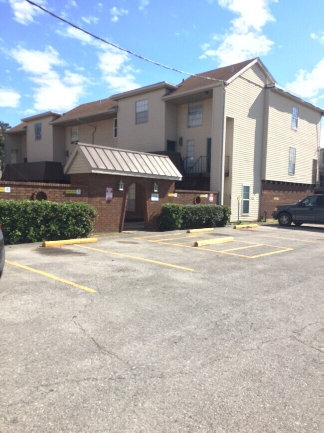 Building Photo - 2509 Giuffrias Avenue