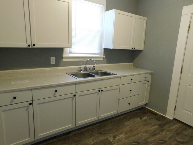Building Photo - Charming 2 Bedroom/1 Bath Home in El Dorado!