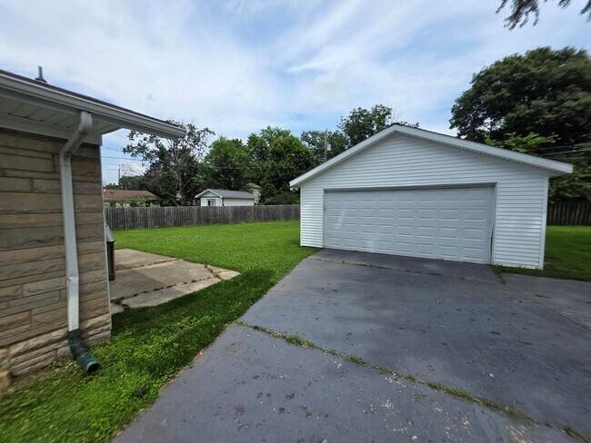 Foto del edificio - 3BR/2BA/2CarGarage Only A Few Minutes From Everything! Ask About Our Move-In Special!