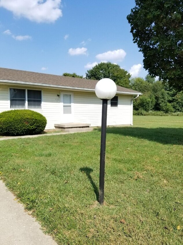 Primary Photo - 2 bedroom duplex with garage ** Pets welcome