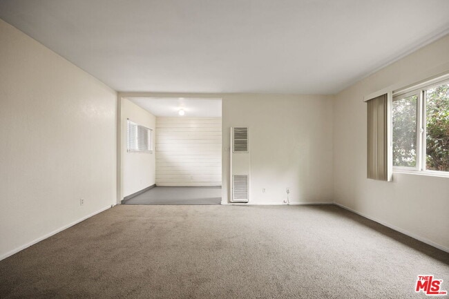 Foto del edificio - 161 W Channel Rd