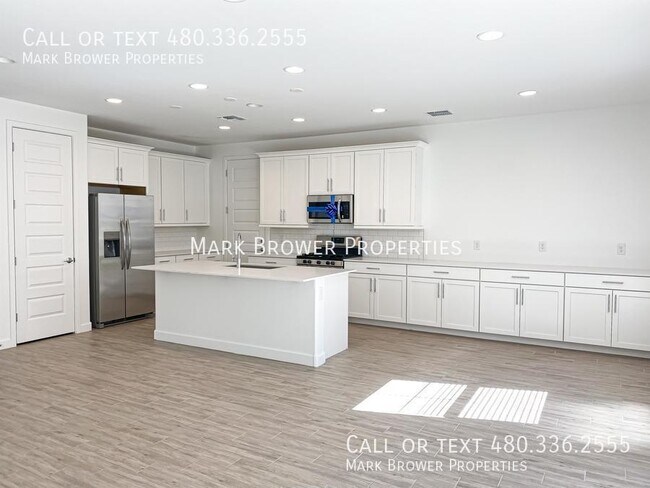 Building Photo - 9916 E Tiburon Ave