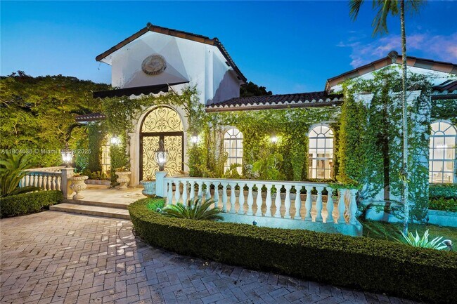 Foto del edificio - 12300 Old Cutler Rd