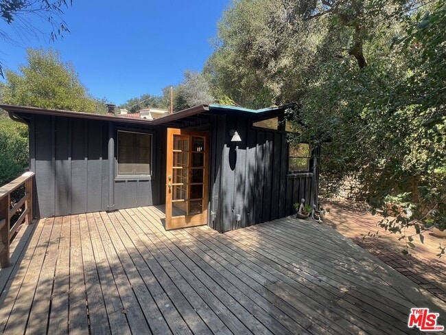 Building Photo - 764 Old Topanga Canyon Rd