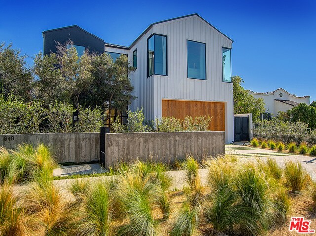 Foto principal - 848 N Gardner St