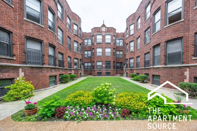 Foto del edificio - 7726 N Marshfield Ave