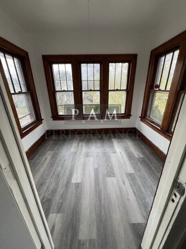 Foto del edificio - 1213 Superior St