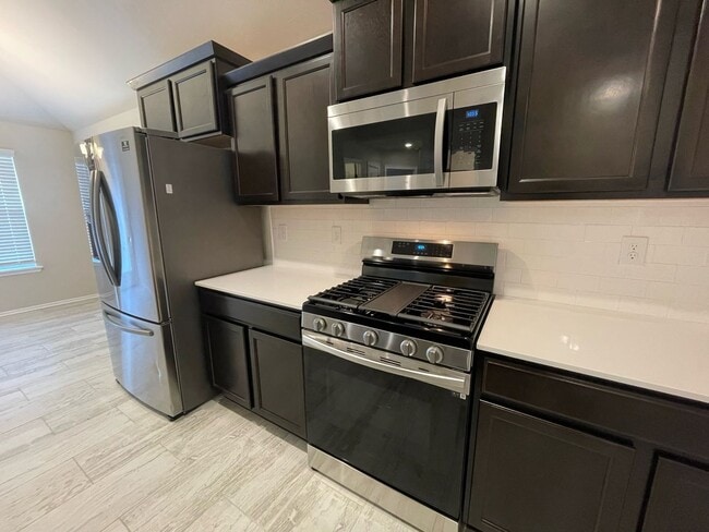 Building Photo - 3 bed Yukon