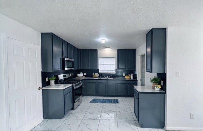 Foto del edificio - 2206 Laurel Oak Dr