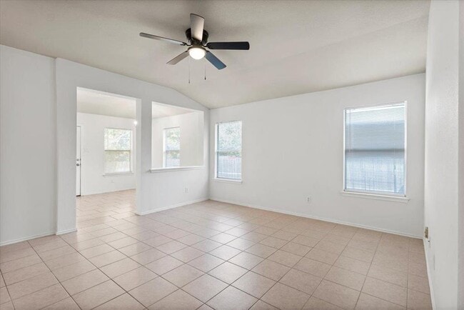 Foto del edificio - 2721 Breezy Point Cove