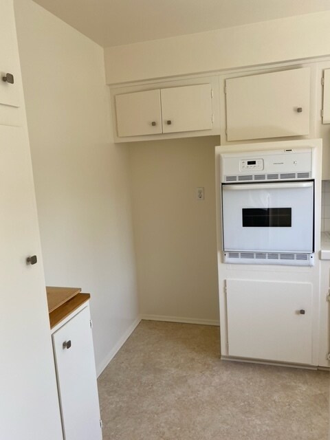 Kitchen - 1740 Huntington Dr