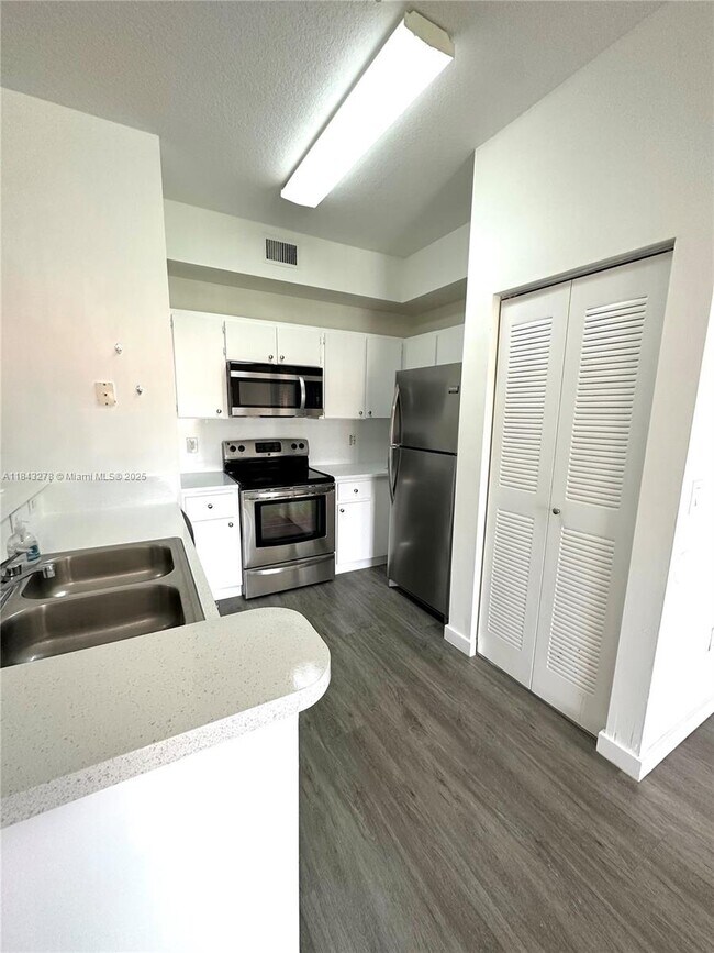 Foto del edificio - 7250 NW 114th Ave
