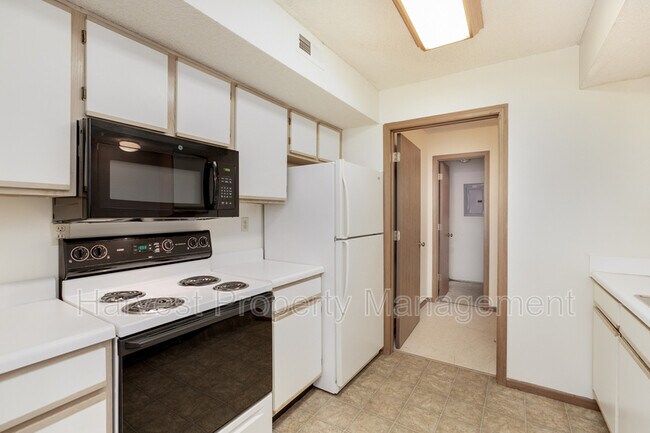 Building Photo - 340 E Rock Rd Ct