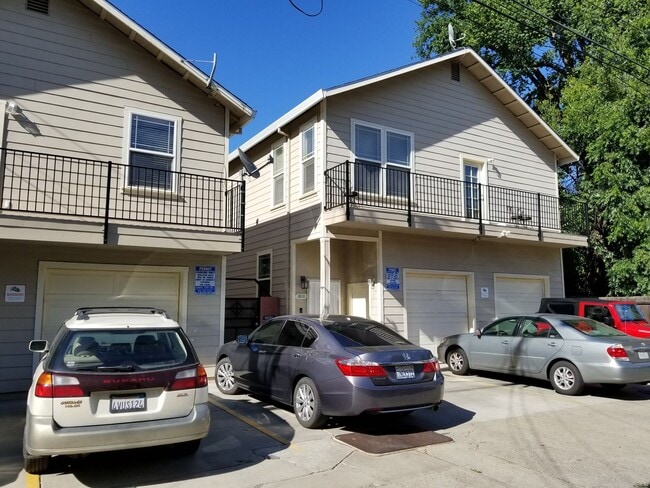 Building Photo - G Street 6 Plex