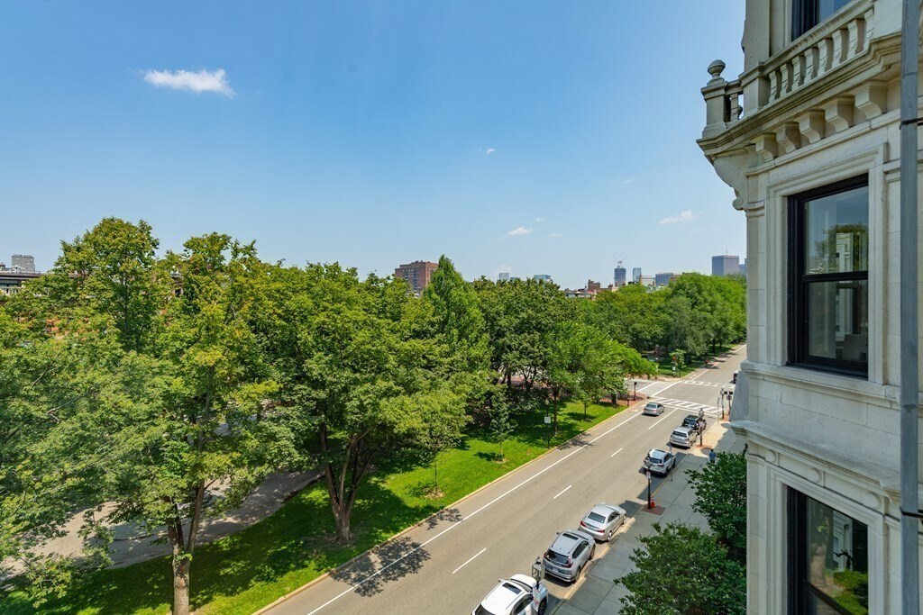 Primary Photo - 170 Commonwealth Ave