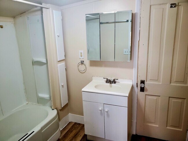 Foto del edificio - 3 Bed 1 Bath Home!!!