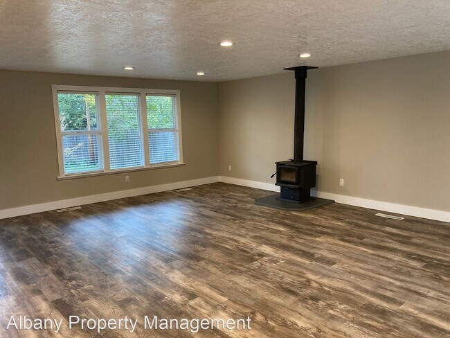 Building Photo - 4 br, 2 bath House - 615 7th Ave SW