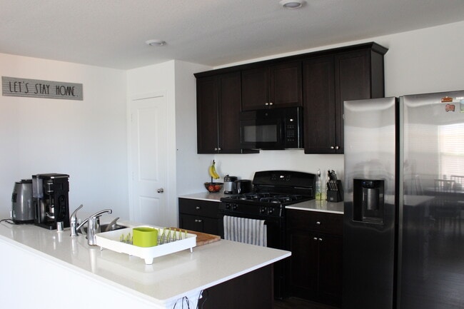 Building Photo - 408 Red Rock Trl