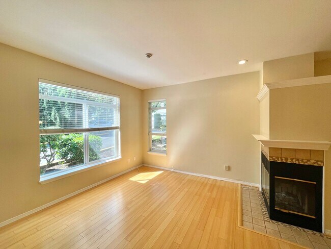 Building Photo - Great Town House For Rent