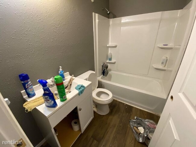 Building Photo - 3 br, 1 bath House - 304 East Brown St