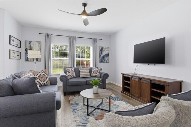 Foto del edificio - 7510 Lazy Creek Dr
