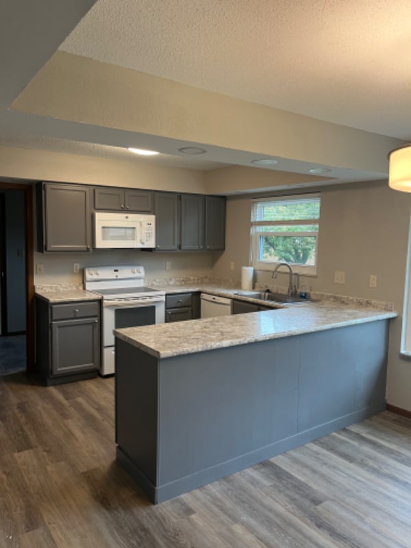 Building Photo - 128 White Pine Ave