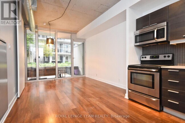 Photo du bâtiment - 354-354 Gladstone Ave