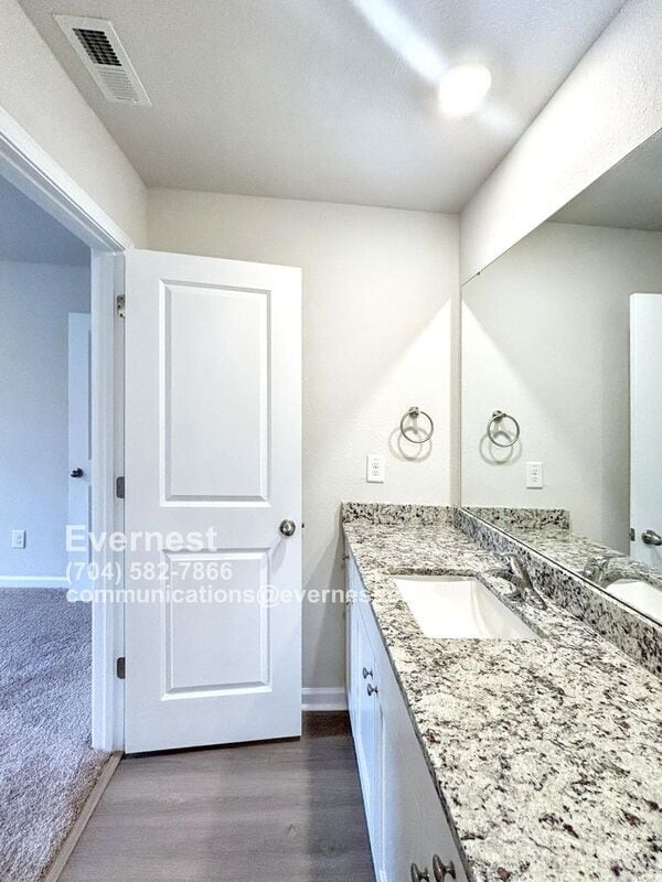 Building Photo - 2108 Willow Gln Dr