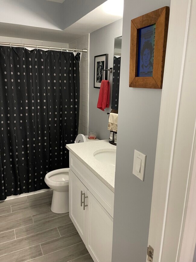 Full Bath - 42 Loantaka Way