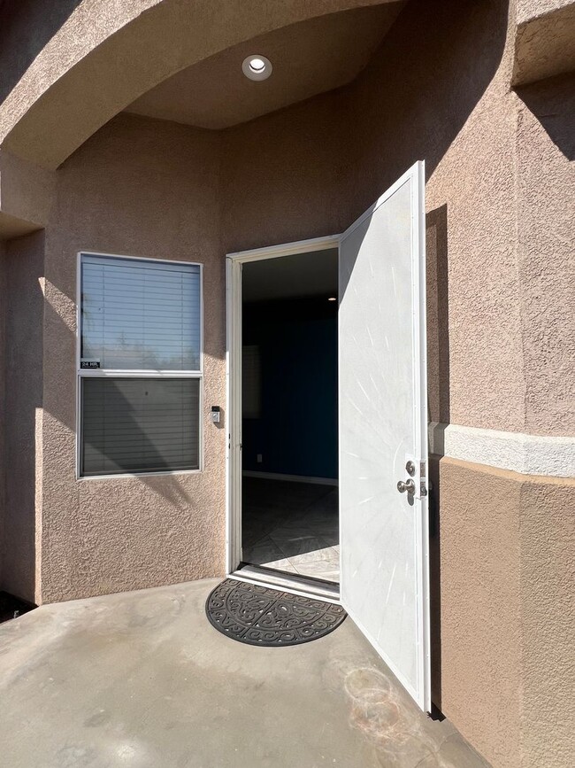 Building Photo - Rancho Cucamonga Single-story house with 3...