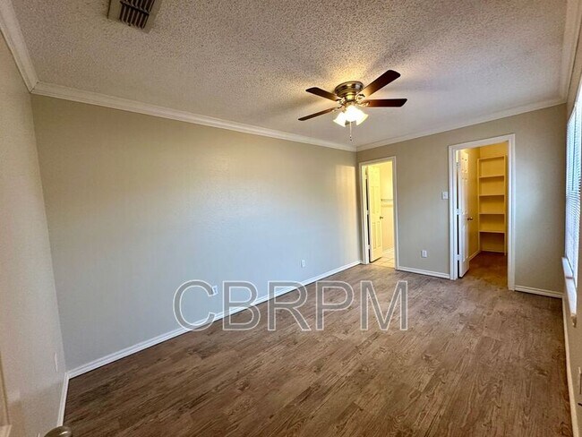 Foto del edificio - 615 N Elkhart Ave