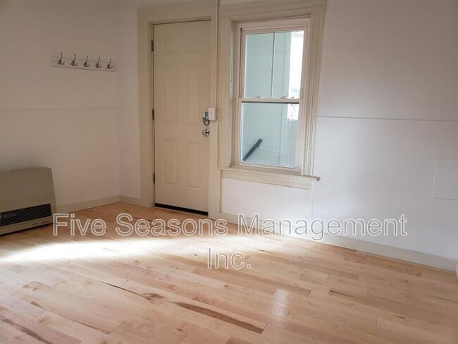 Photo - 23.5 Drew St Apartment