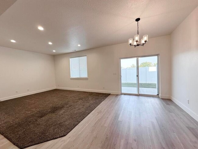 Building Photo - 250 W 1200 S