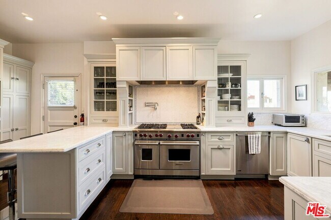 Foto del edificio - 7887 Hillside Ave