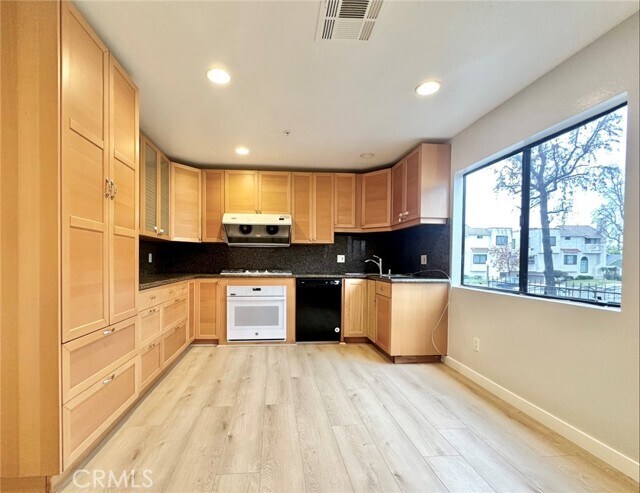 Foto del edificio - 2817 W Grand Ave