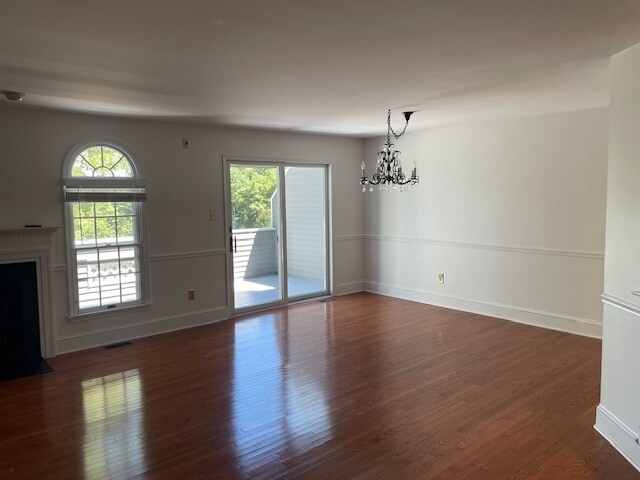 Building Photo - 121 Summerhill Ct