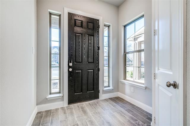 Building Photo - 2216 N Royal Cres Dr