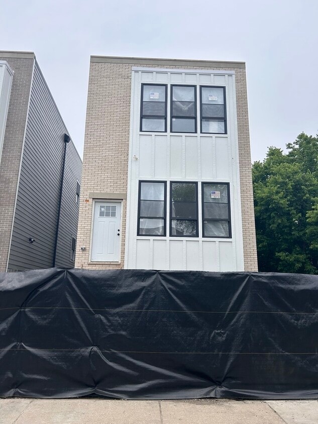 Primary Photo - 1058 N Central Park Ave