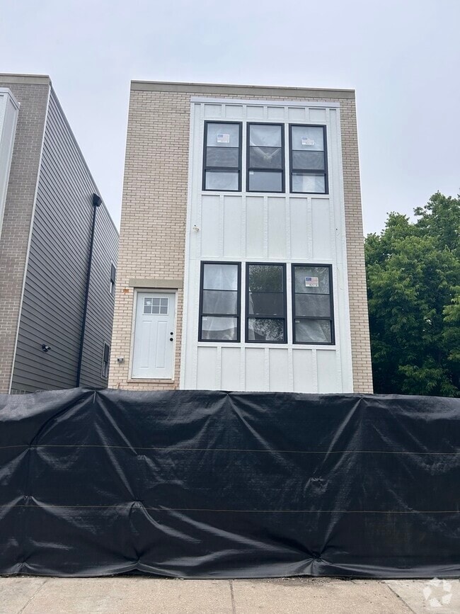 Building Photo - 1058 N Central Park Ave
