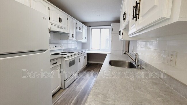 Building Photo - 268 Primrose Gardens