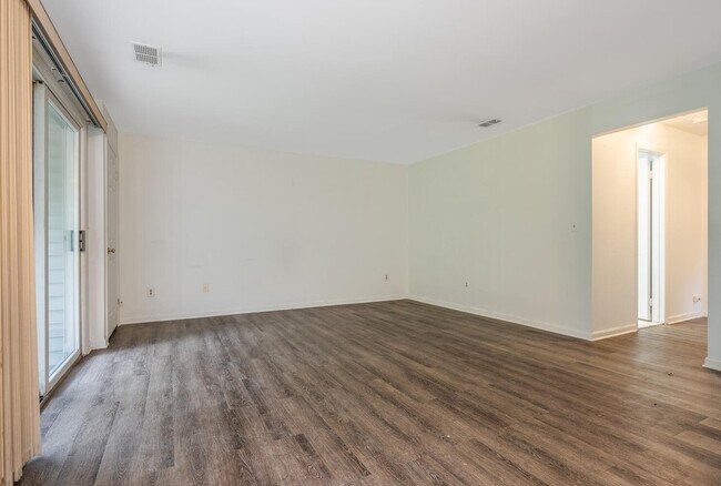 Building Photo - 107 Huckleberry Ct