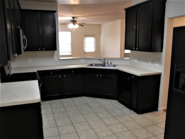 Building Photo - 2926 Meadowglen Crest