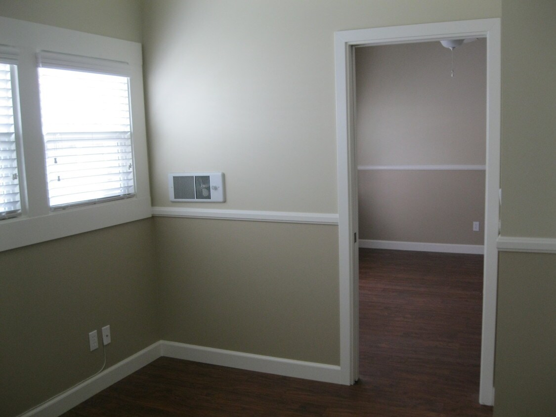 Building Photo - 3970 Goldfinch St