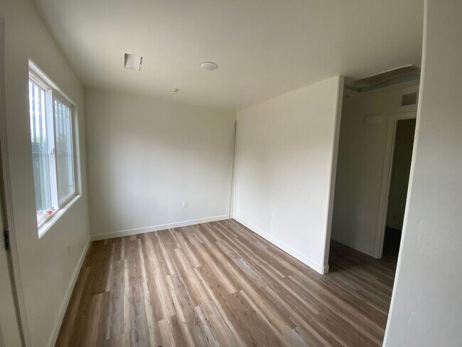 Foto del edificio - Newley constructed 1 BD 1 BA home in East Bakersfield