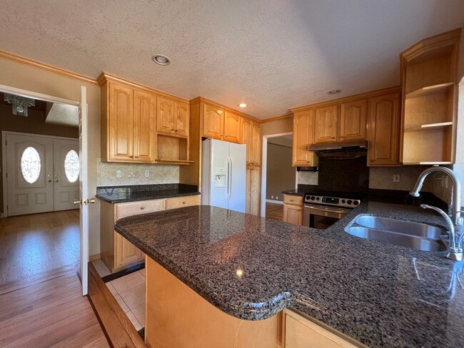 Building Photo - Immaculately Remodeled 5 Bedroom 2.5 Bath ...
