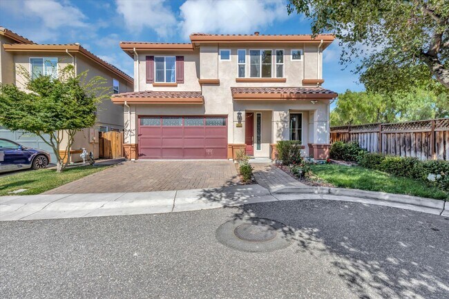Building Photo - Extraordinary Evergreen Home Built in 2013...